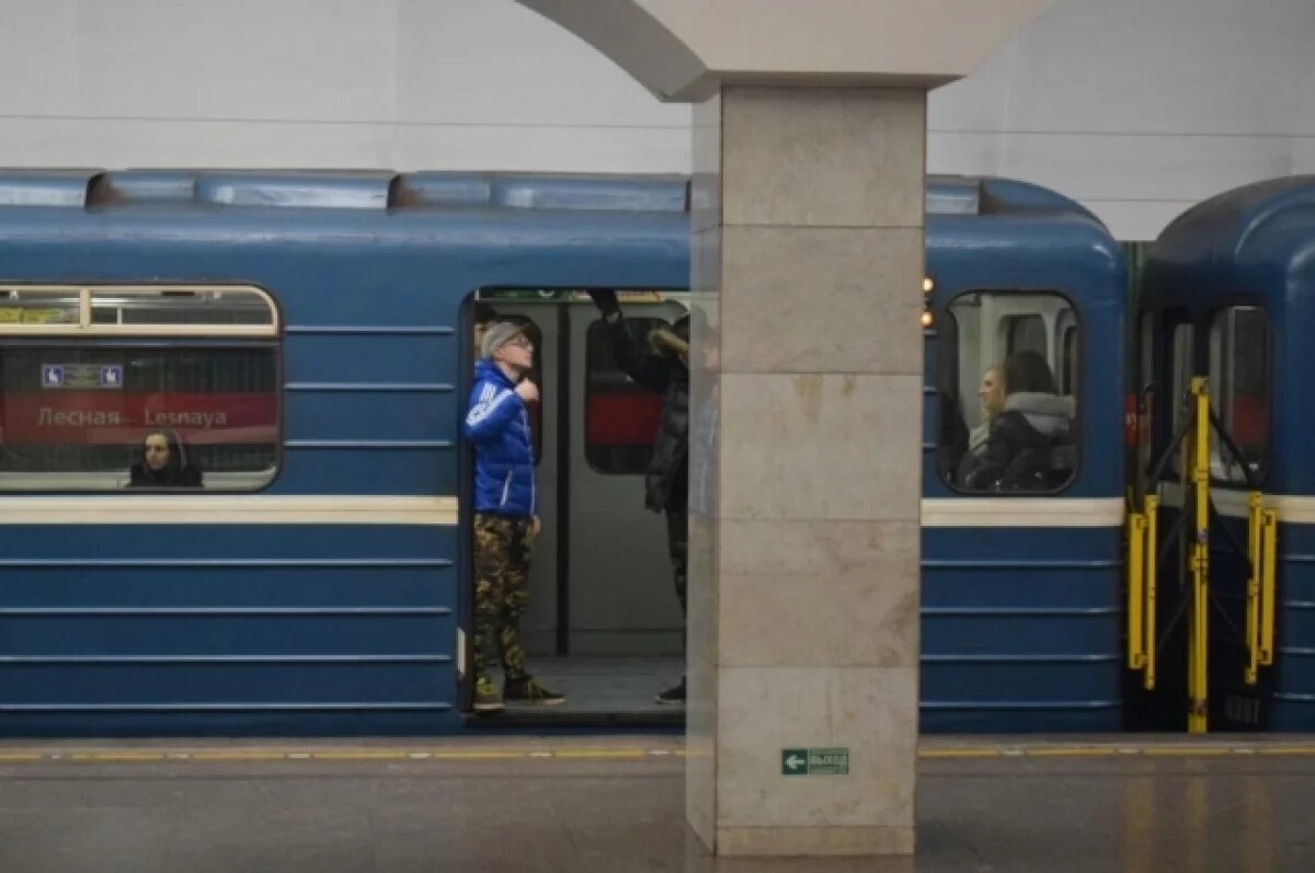    Петербуржца оштрафовали на полмиллиона за пинок сотрудника метрополитена