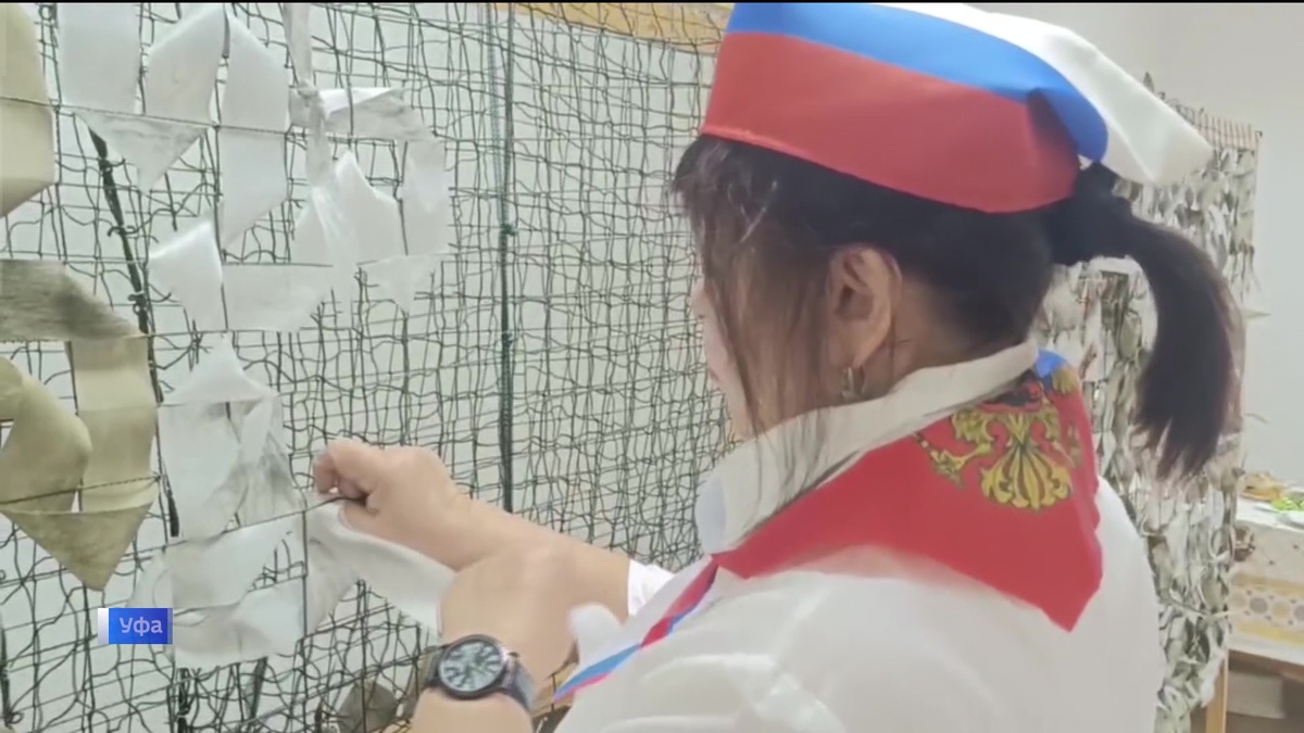    В Уфе волонтеры провели первый субботник в рамках проекта "Перезагрузка. Плечом к плечу"