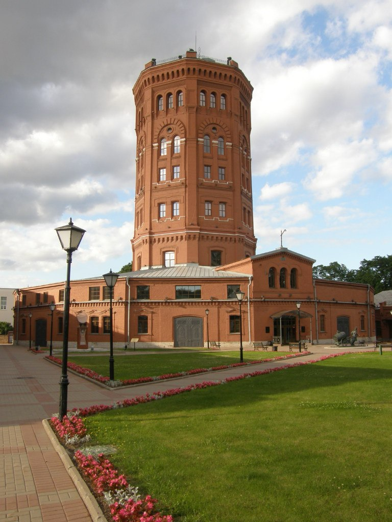 Водонапорная башня на территории водоканала. Фото автора