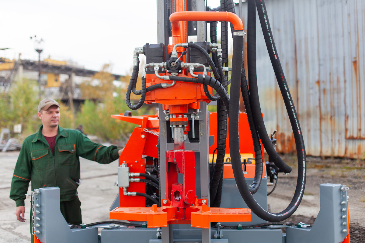 Самоходная буровая установка на гусеничной базе Pride Titan 120