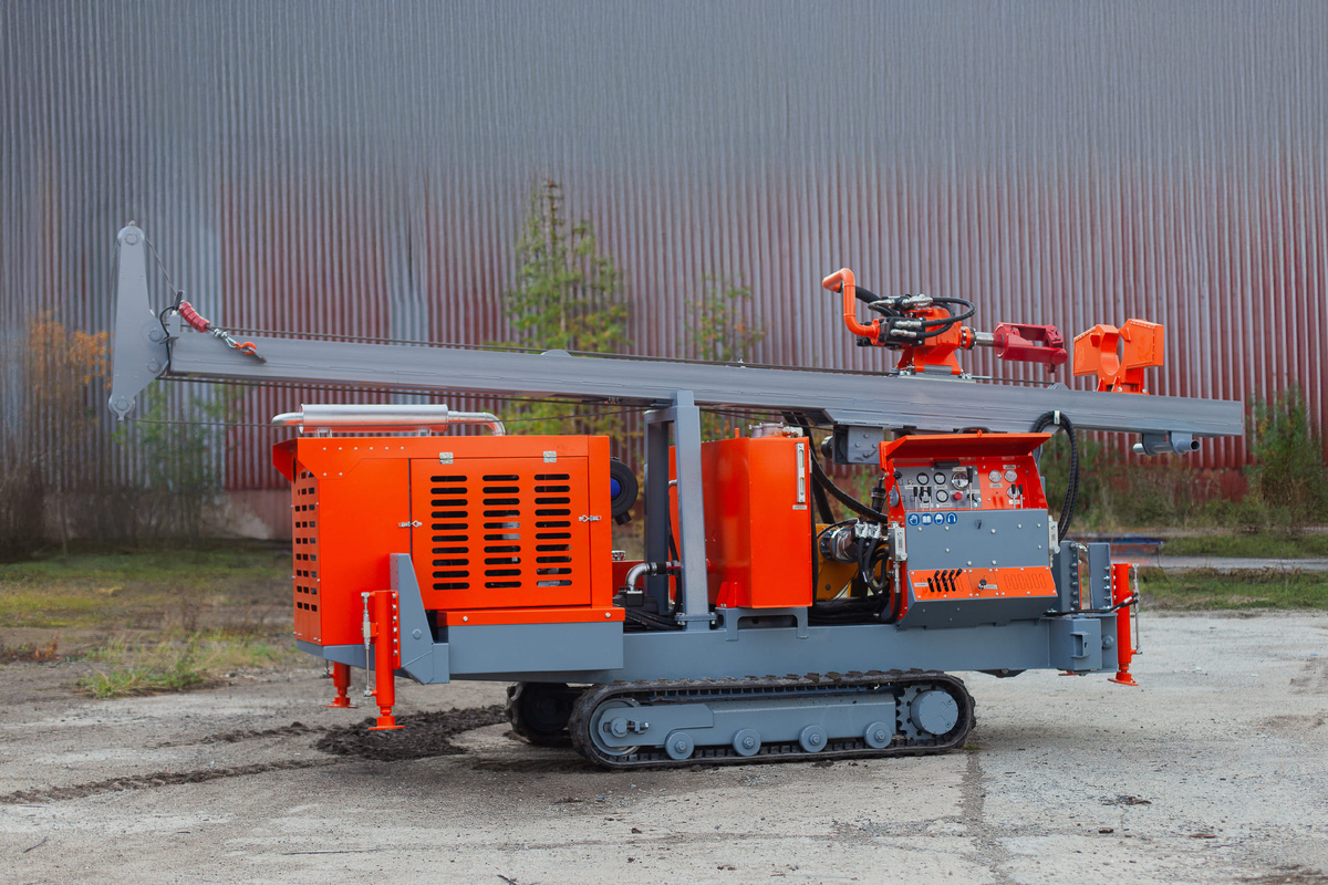 Самоходная буровая установка на гусеничной базе Pride Titan 120