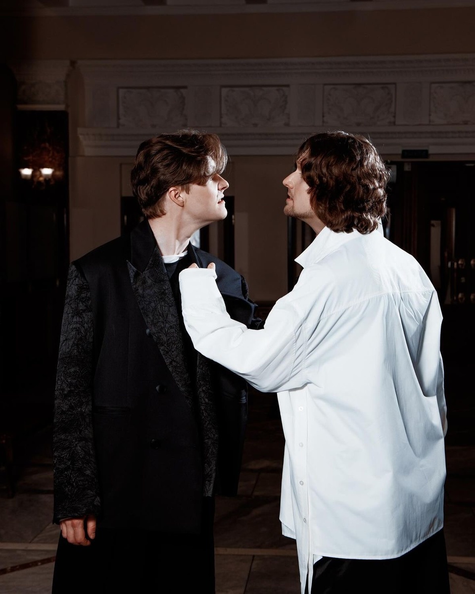 Однажды те, кто причинили вам боль и предательство, сами пройдут через это.
У каждого свой урок. 

Утопание в боли всегда перекрывает истину. Но мы можем выбрать : разрушиться или воспрять , вытянуть из ситуации долю недостающей правды о себе, которая  станет разгадкой неудачи отношений, а значит и невероятную энергию ресурса. 

Понимать себя- это невероятная способность. Ведьмы же абсолютно уверены в том, что являемся солнышком ясным для любого в нашей жизни, даже не предполагая, что способны током пробивать чужое сердце.  Пусть даже случайно, по неосторожности…И как важно, вовремя понять, почему не всегда нас встречают с теплой улыбкой, сменить поведение, соответственно, качество жизни отношений. 