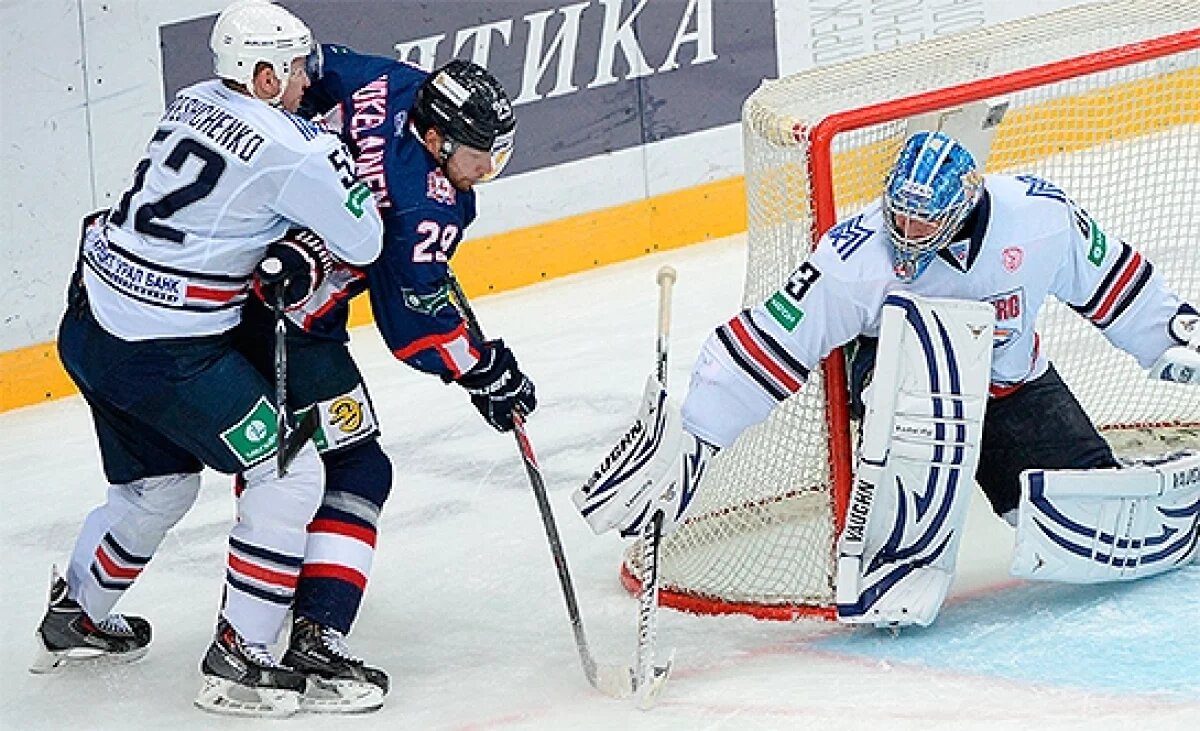    «Торпедо» проиграло «Металлургу» 3:5 в день рождения Игоря Ларионова