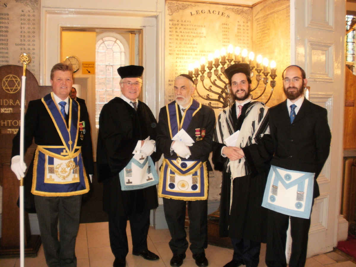 В отличие от других массонских лож, в этой могут быть только ж...ды, иных не допустят.