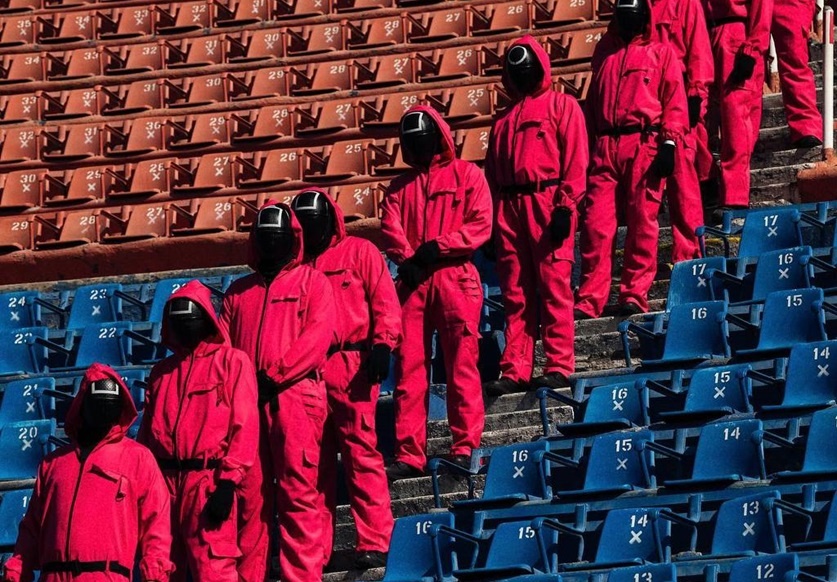 Футбольный матч в стиле «Игры в кальмара» в Мексике