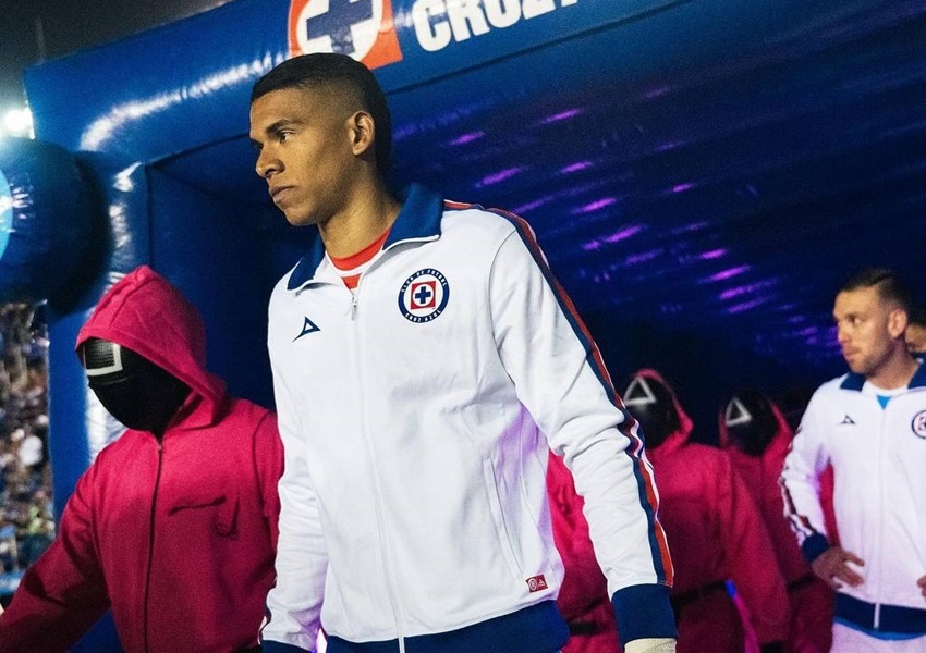 Футбольный матч в стиле «Игры в кальмара» в Мексике