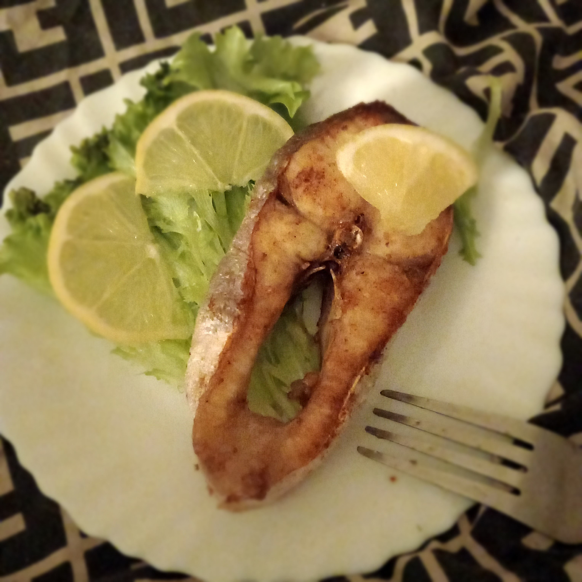 Я никогда до этого не жарила рыбу. Рыбой занимался муж-рыбак, до этого бабушка. Я была по мясу в семье. (Рыба называется Жемчужная. Очень вкусная). Без фотошопа фото. 