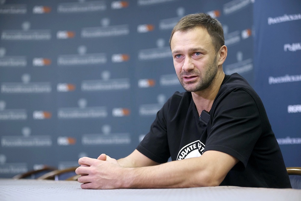    О работе президентом "Иртыша" Дмитрий Сычев рассказывает с охотой. / Александр Корольков/ РГ