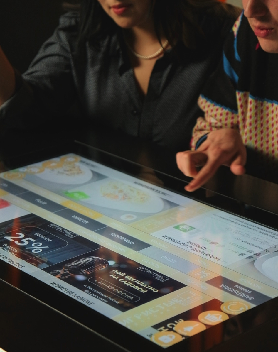 Играем за столом и выбираем из меню