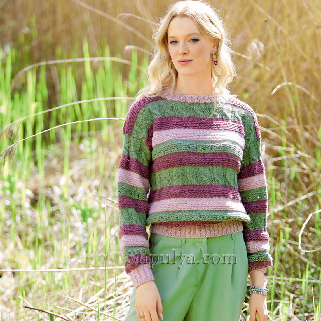 Вязаный пуловер в разноцветную полоску с сочетанием узоров