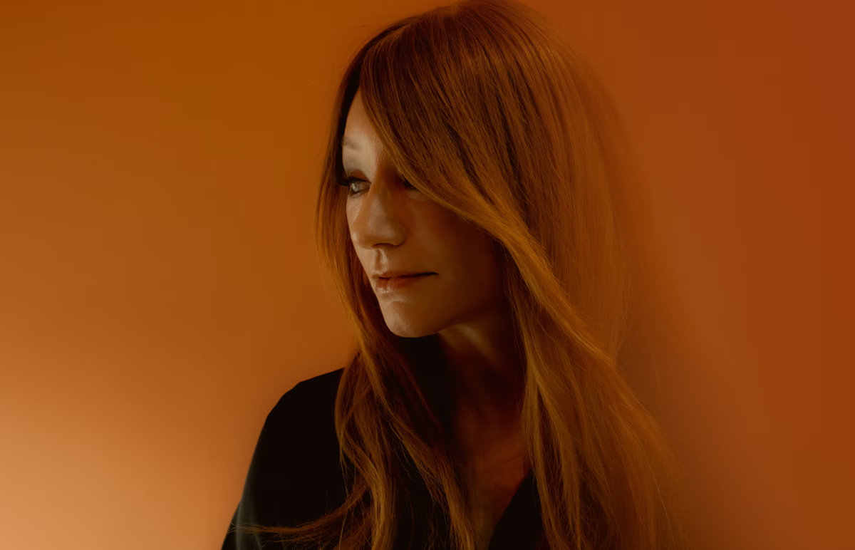 Тори Эймос дома в своей студии. Фотография: Дженна Фокстон/The Guardian