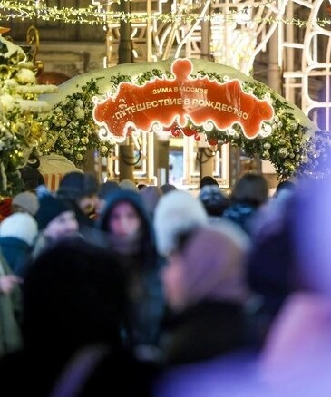 Возле станции метро «Театральная» можно попасть в сцены любимых новогодних комедий