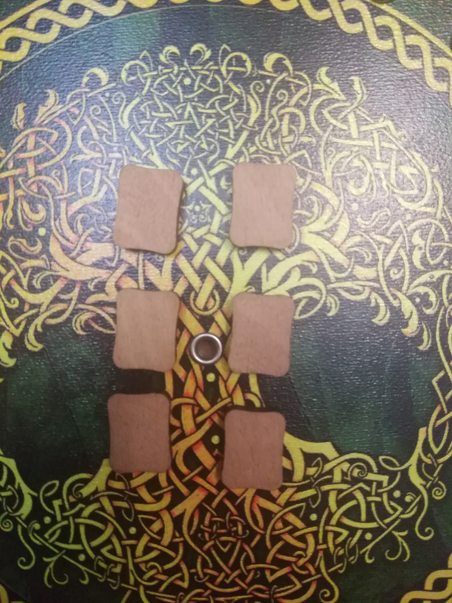 Фото 1. Загадайте свою пару рун - сверху первый ряд, середина - второй, внизу третий. Слева направо, сверху вниз.Фото канала Таро Портал.