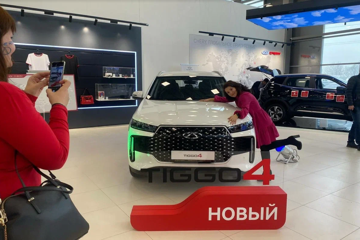 Яркое представление, конкурсы и подарки в ЛУНА АВТО!