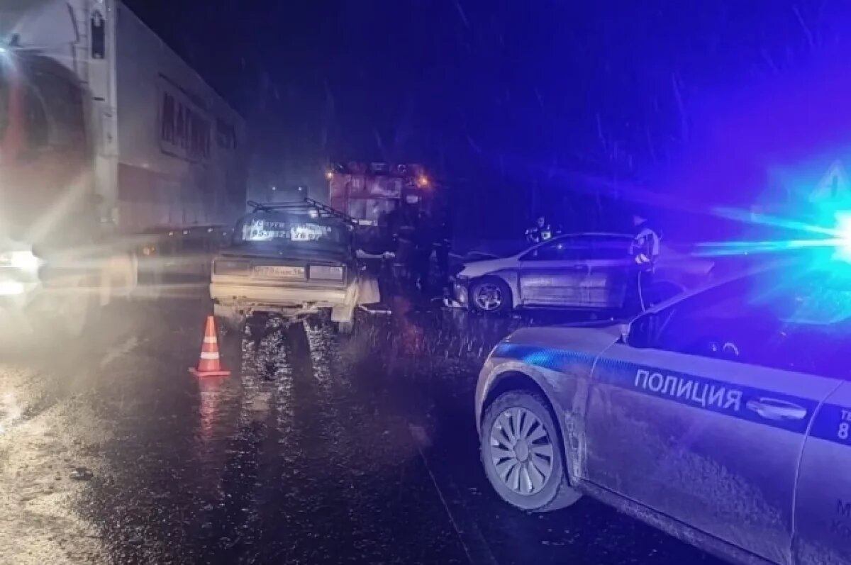    В массовой аварии в Свердловской области пострадали два человека