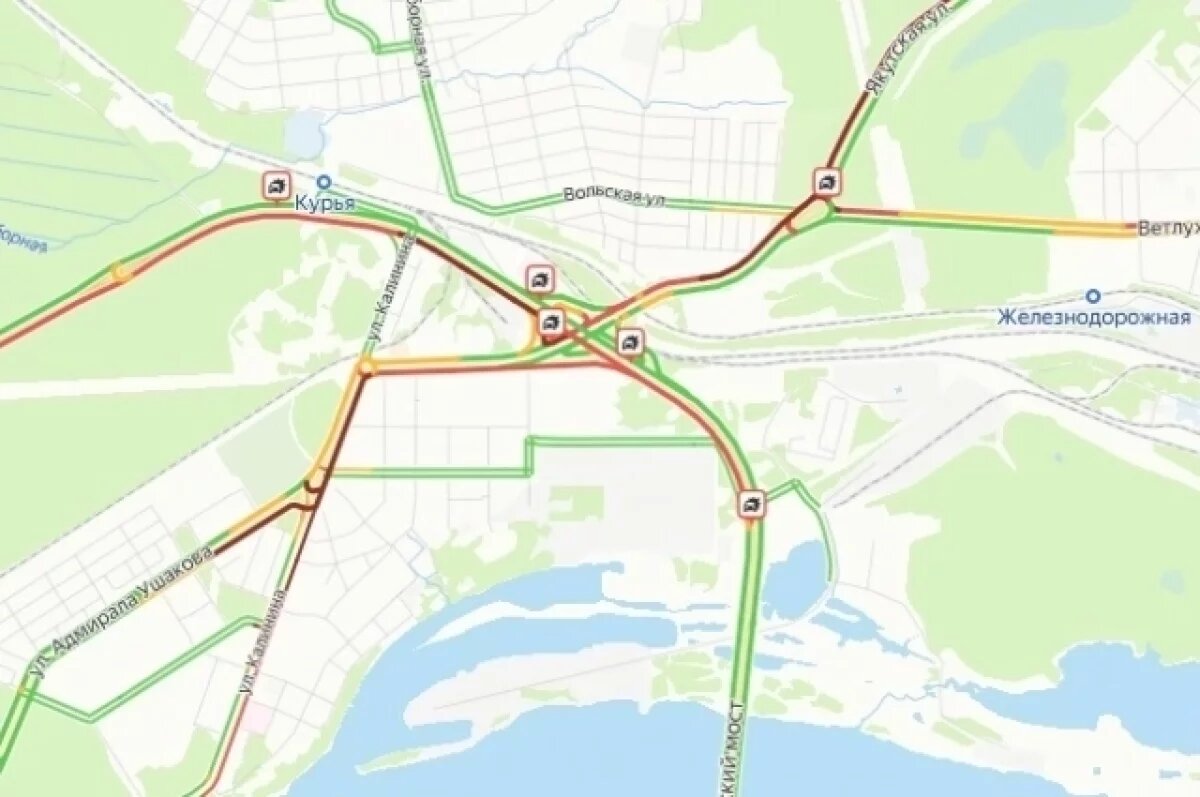    Пробка в районе Красавинского моста в Перми продолжает расти