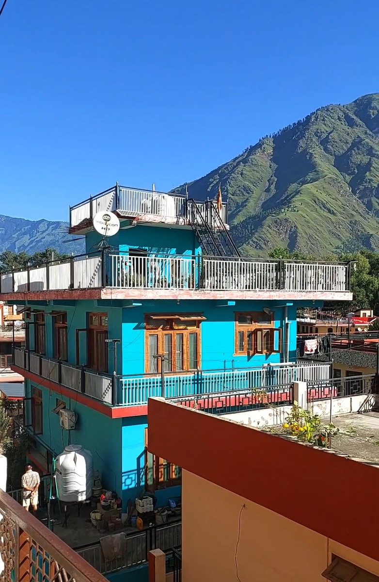 Вид из балкона коллеги ( Гималаи) 