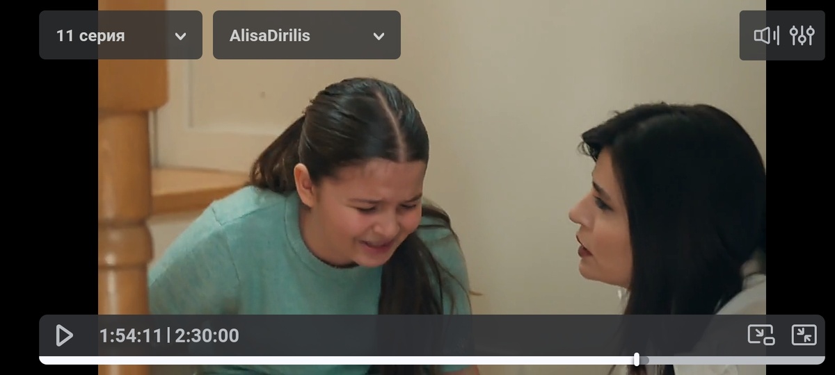 Ипек по просьбе Эллы сымитировала ушиб ноги, чтобы отвлечь взрослых. Ипек удивилась, но выполнила просьбу. В это время Элла поменяла чашки Нур и Ферды. Нур сама же выпила свои таблетки, ей стало плохо, а беременная Ферда была спасена. 