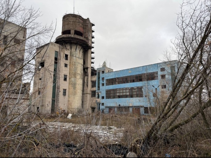 Башня Приллирования (грануляции) в комплексе карбамида.