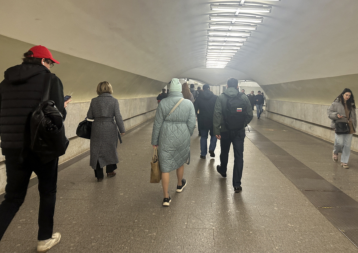    Приобретать товары длительного пользования становится менее выгодно