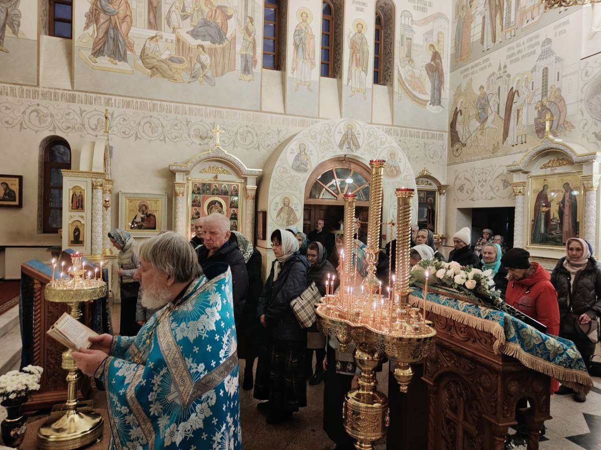 Ранняя праздничная Литургия