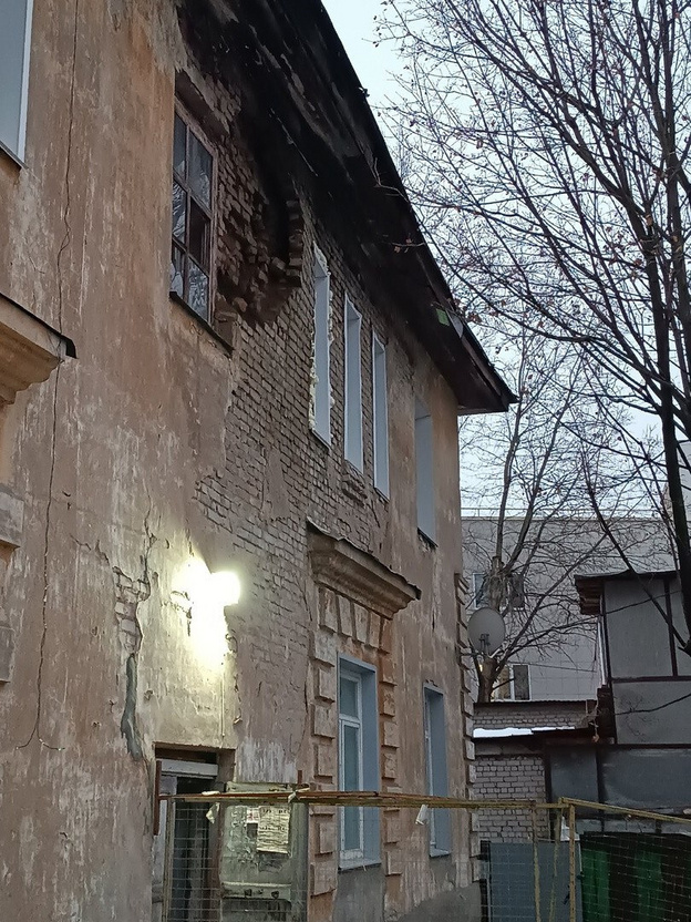    В жилом доме на Володарского обрушилась стена