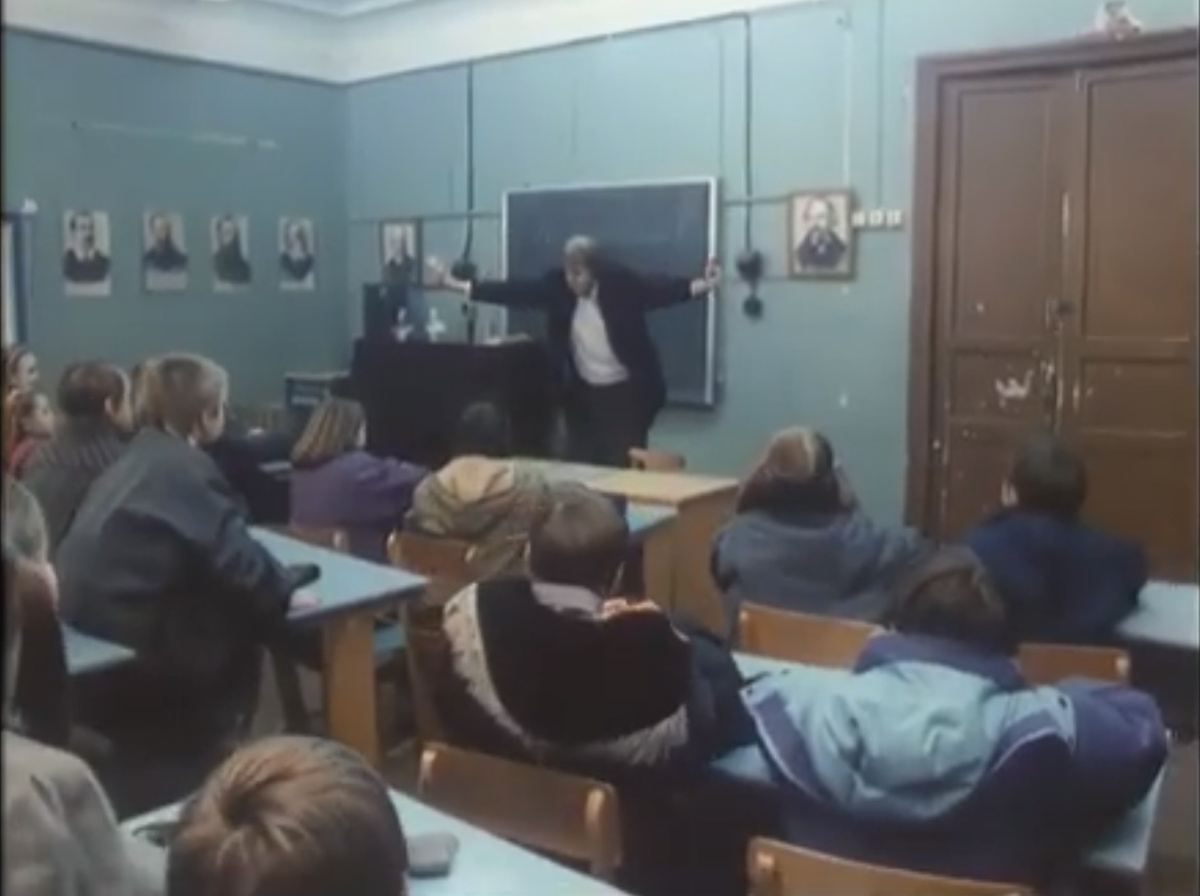 Кадр из фильма «окно в париж»