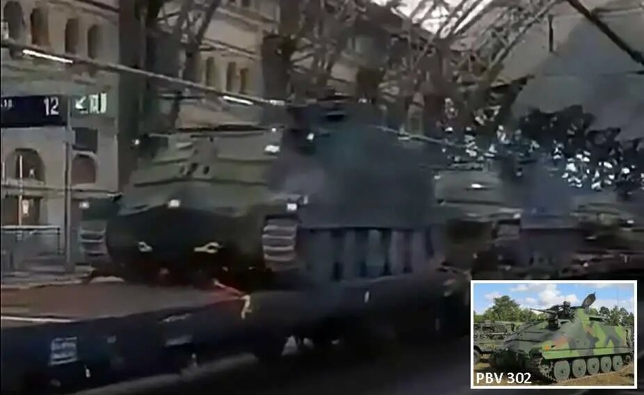 Колонна шведских бронетранспортеров PBV 302 в поезде (Источник: социальные сети)