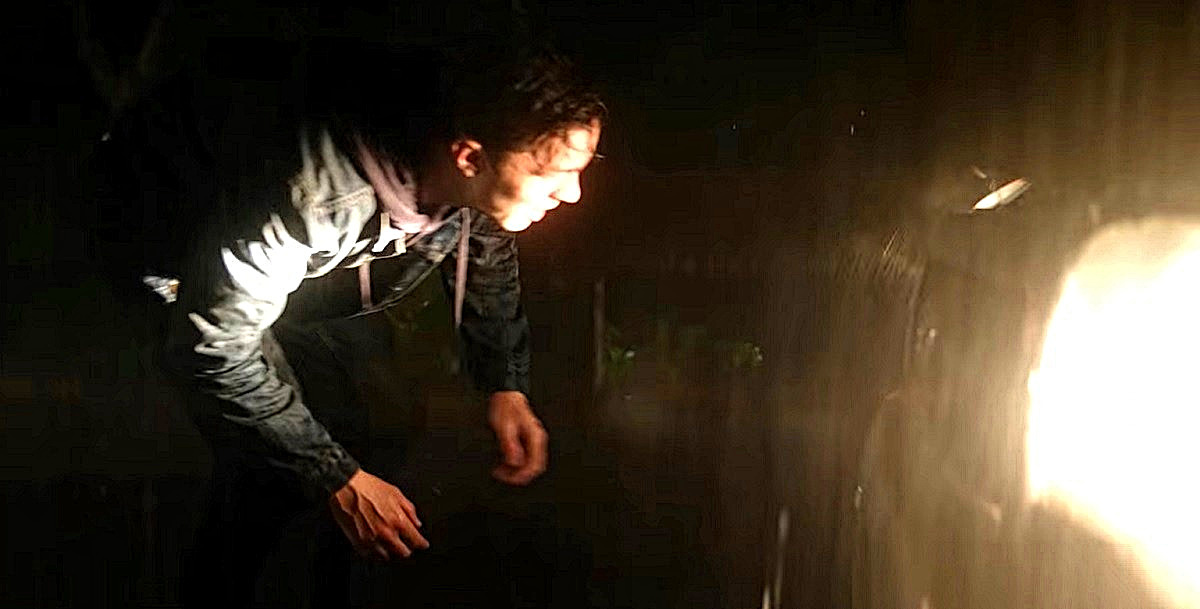 Верно говорят: видишь свет в конце тоннеля - не торопись бежать к нему, лучше сначала  отойди в сторонку. 