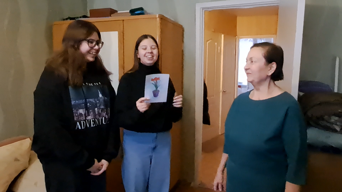 Внучки поздравляют бабушку с 70 летием