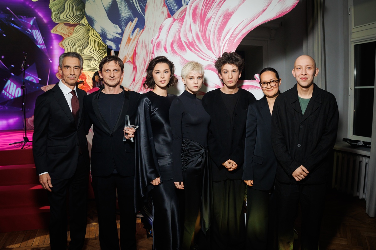    В Москве ведущим звёздам российского ТВ и кино вручили награды «Событие года»