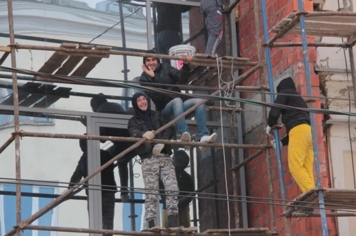    Девелопер из Новосибирска выступил за сокращение мигрантов на стройках