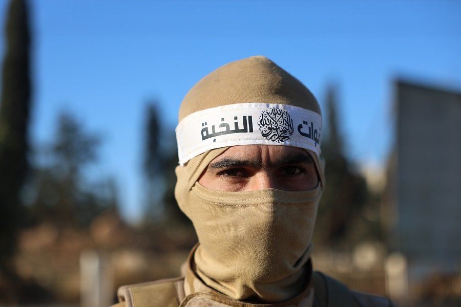 Вооруженный боевик на одной из улиц Алеппо - Фото: Mohammed Al-Rifai/EPA/TASS