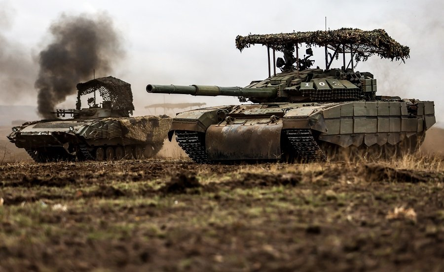 БМП-1 и танк Т-72Б шестой мотострелковой дивизии Южной группировки войск в зоне СВО - Фото: Александр Река/ТАСС