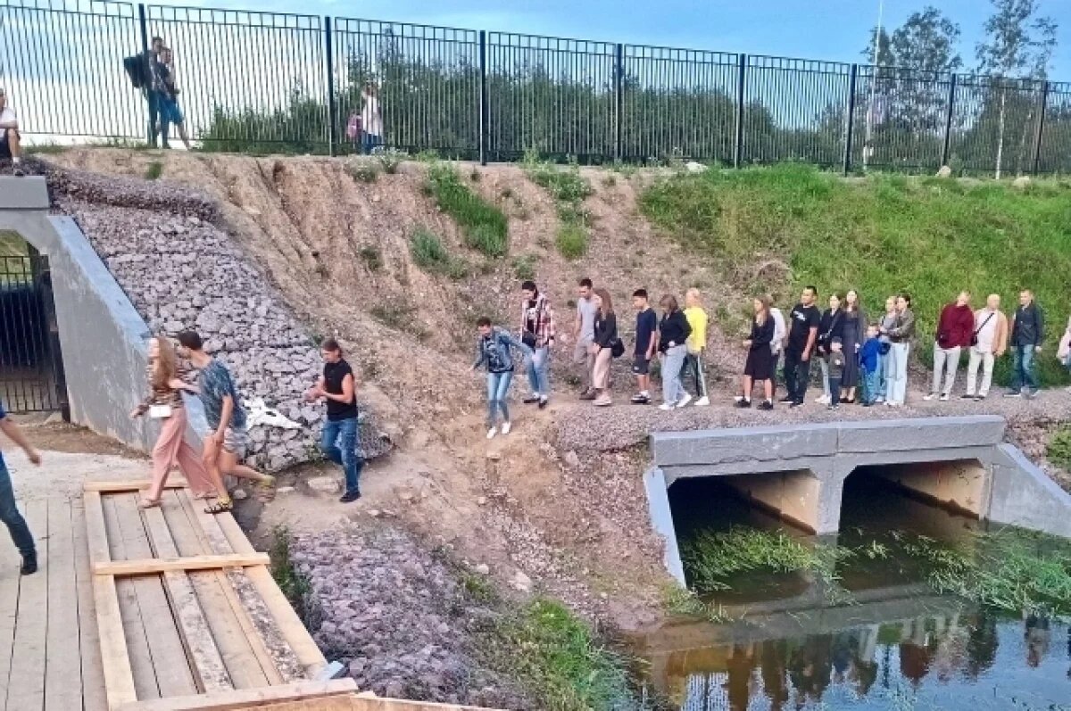    Открытые дренажные канавы и недоделанные коммуникации могут стать причиной несчастных случаев.