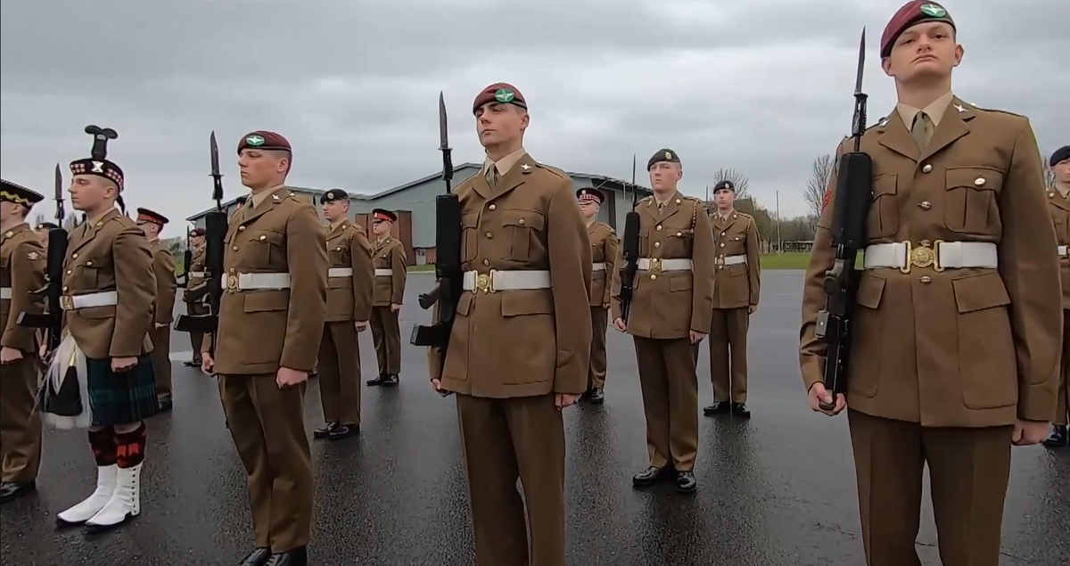 Те немногие, кто всё ещё хочет связать свою жизнь с Британской армией