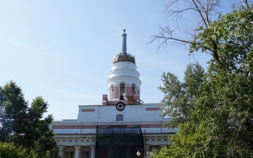    Триумфальная колонна на заводской башне – символ победы России в Отечественной войне 1812 годаМария Бакланова