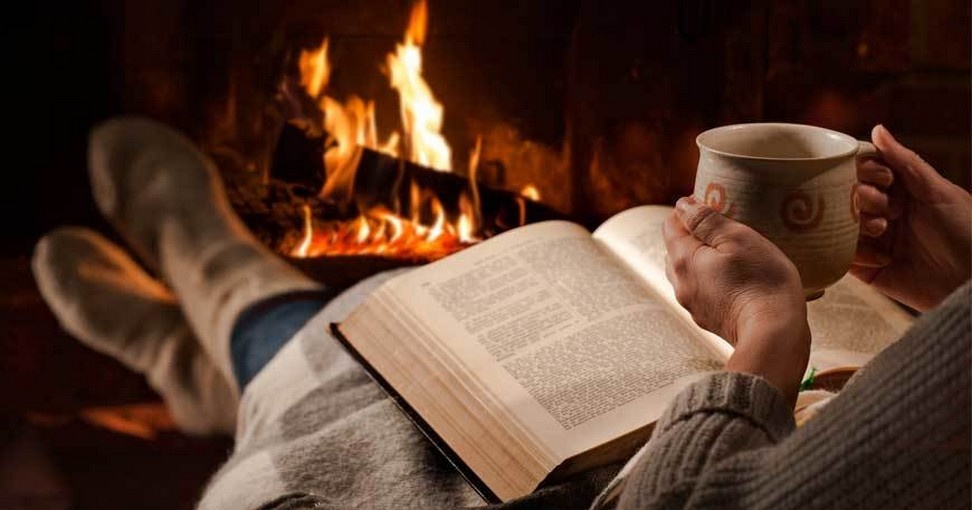 Luisa SUELE LEER por las noches