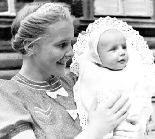 Галина с сыном Сашей. 1939 год