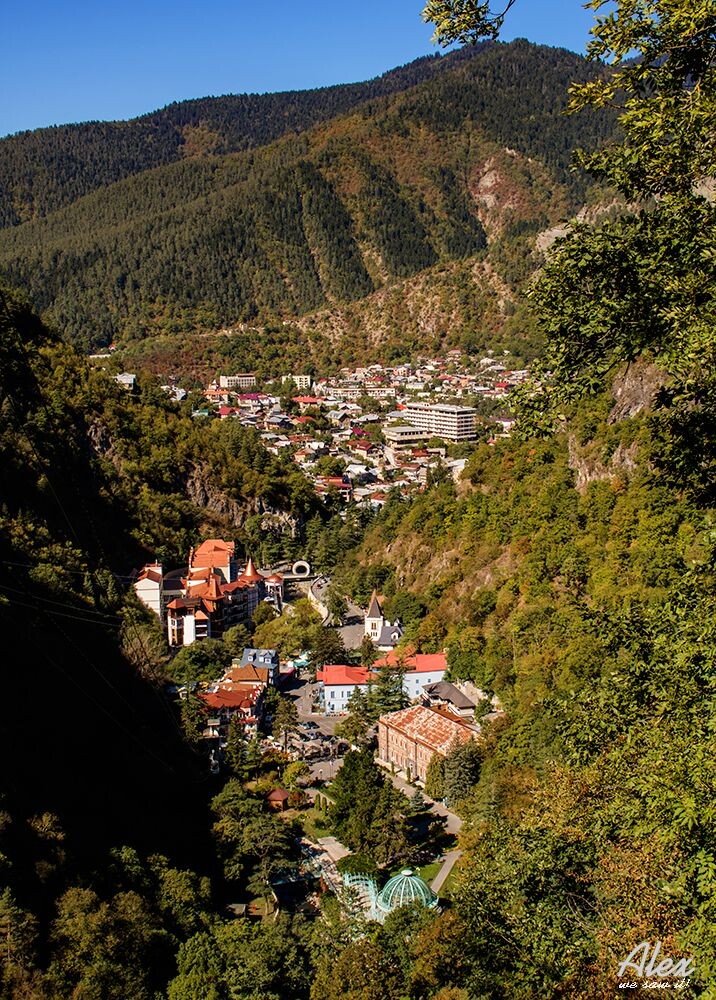 Вид на часть Боржоми от верхней станции канатной дороги.