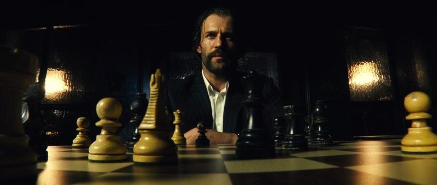 Кадр из фильма «Револьвер» 2005 года