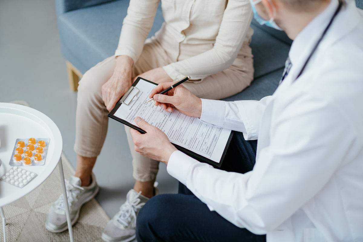 При подозрении на гиперактивный мочевой пузырь не стоит откладывать визит к врачу.