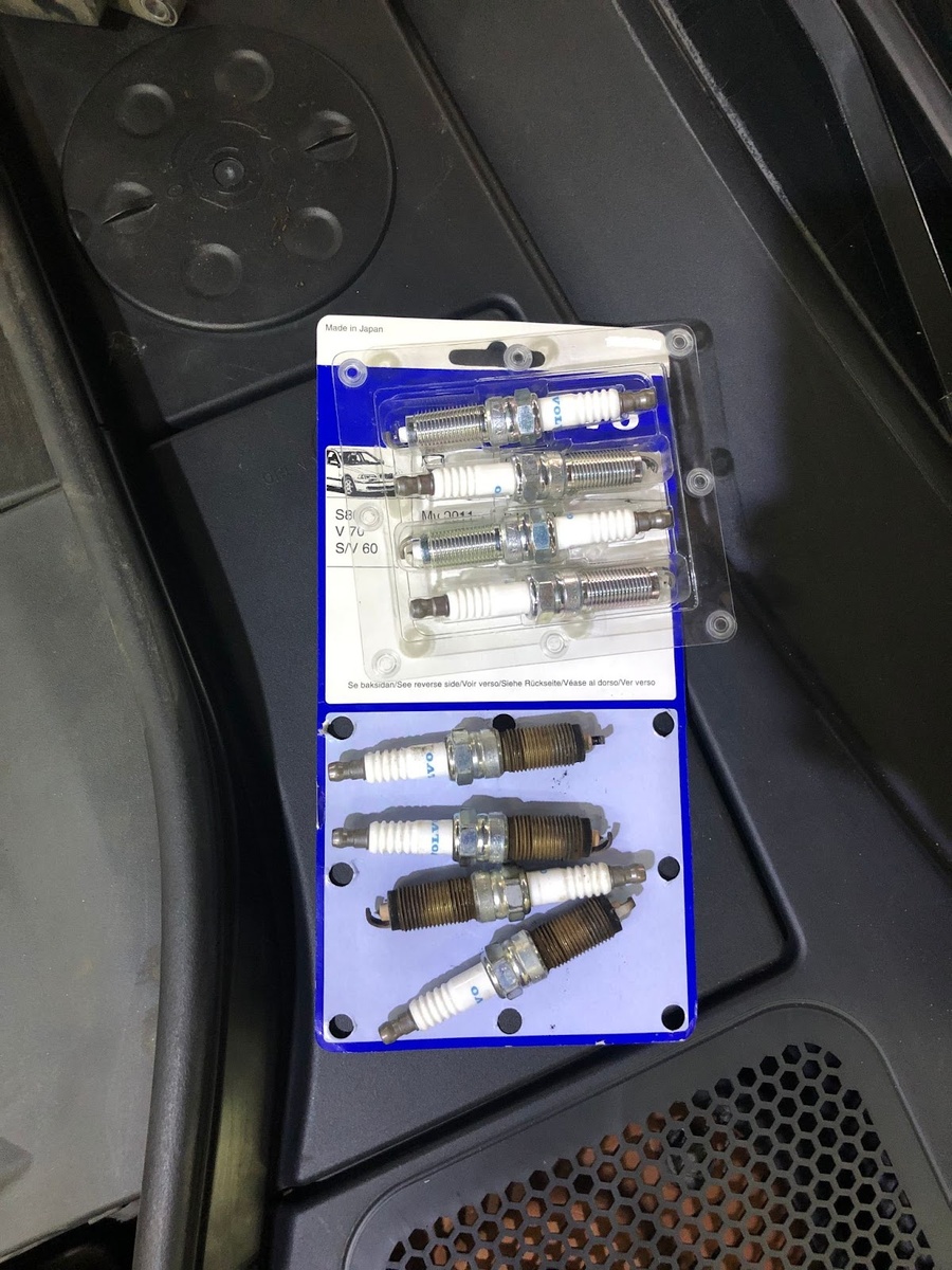 Наглядное сравнение изношенных и новых свечей