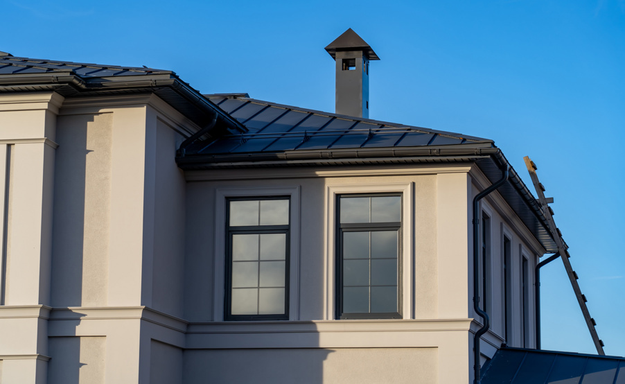 Фальцевая кровля придает особую эстетику всему зданию