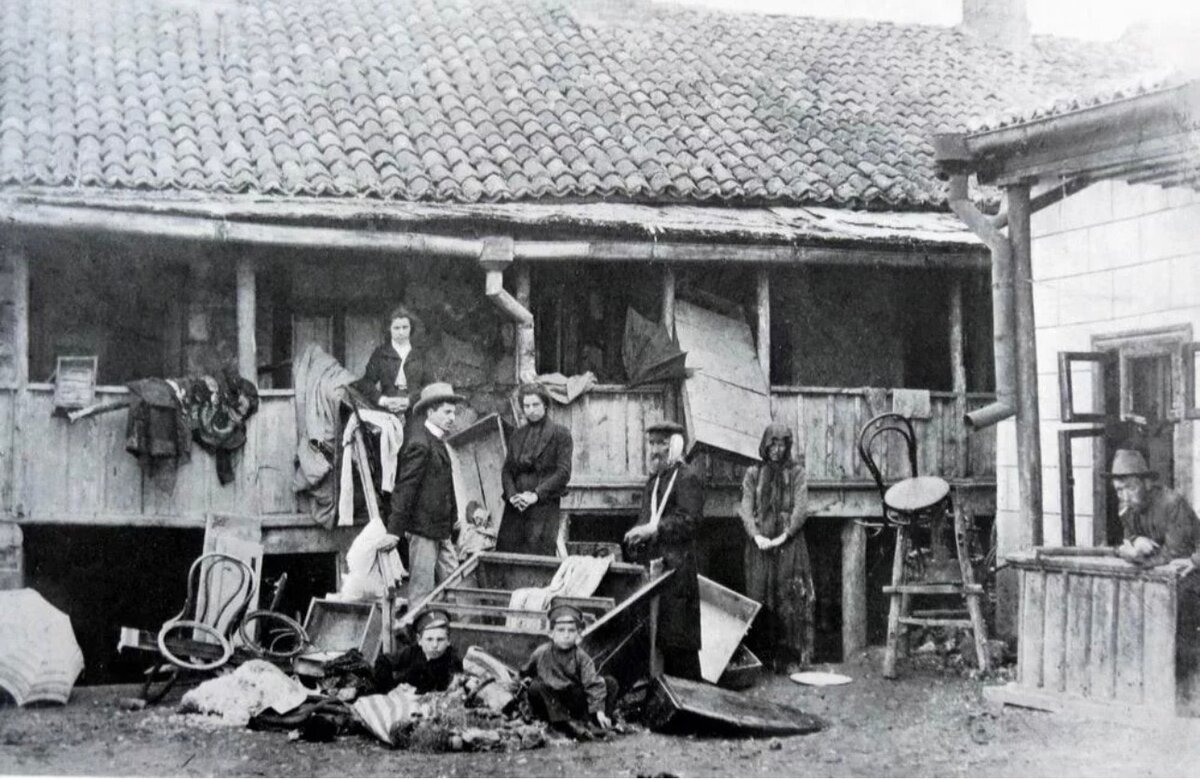 После погрома в Кишиневе, фото датируется 1903 годом