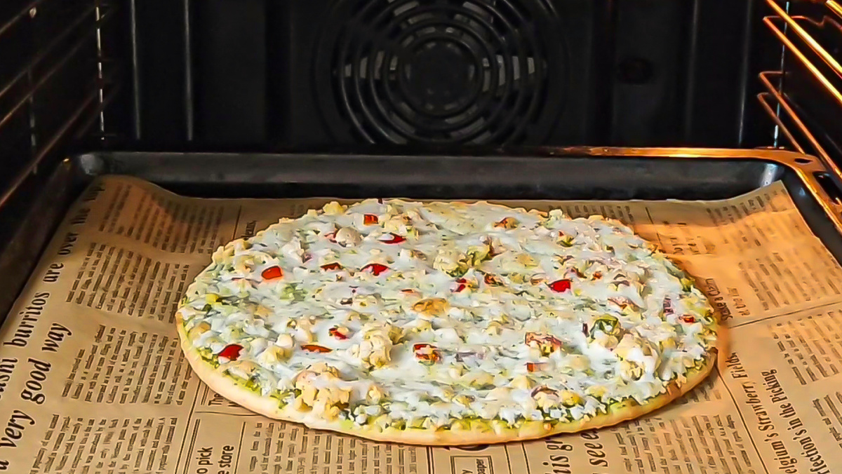 Приготовление пиццы с курицей и соусом песто ТМ «ЕРМОЛИНО»