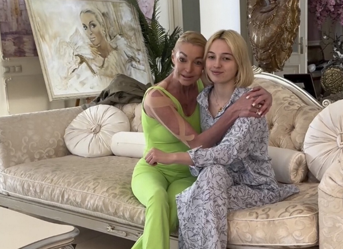 Анастасия Волочкова с дочкой Ариадной. Фото: соцсети