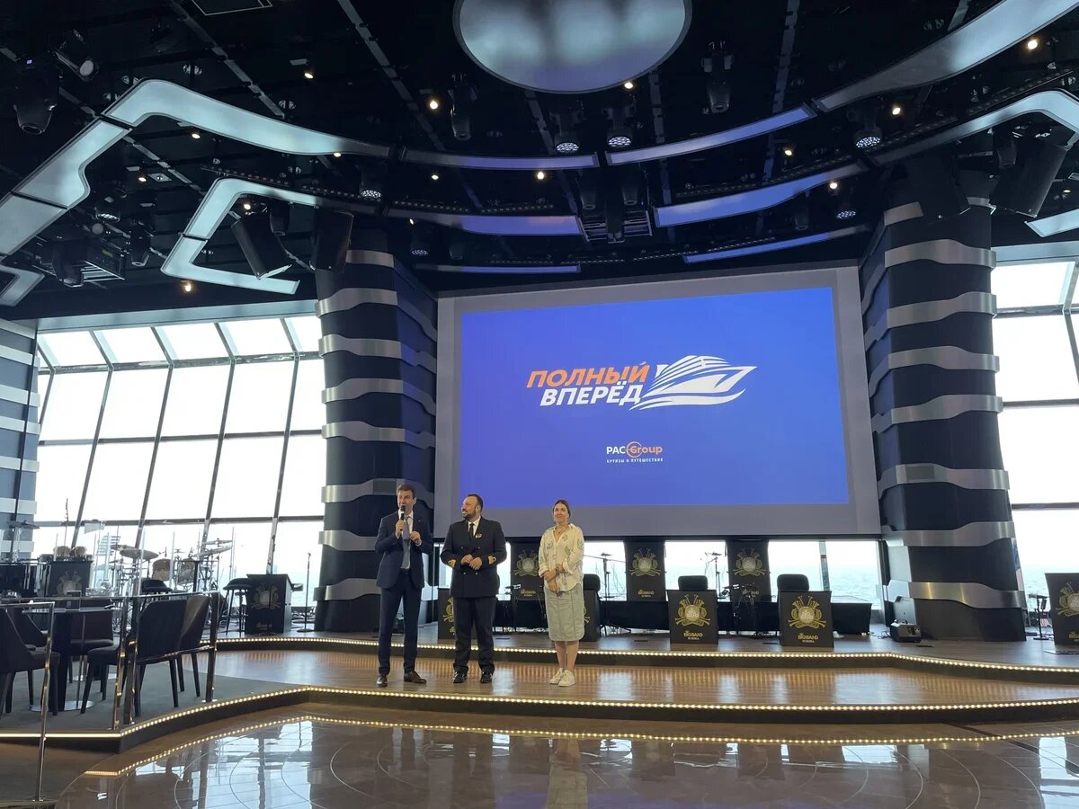    Генеральный директор туроператора PAC Group выступает на лайнере MSC Euribia. Фото: АТОР