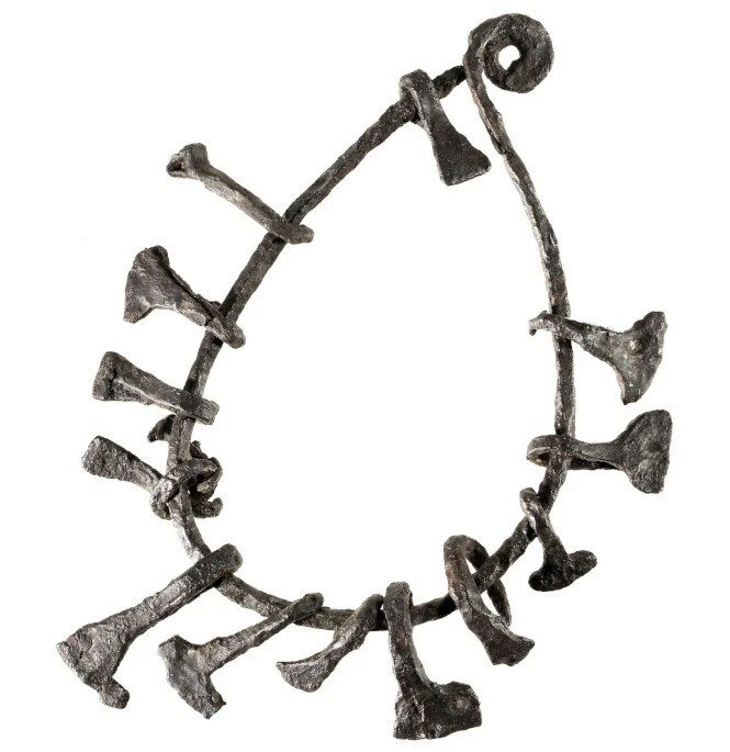 Железное кольцо с молоточками Тора из Бирки. 9 в.Мортен Эскиль Винге.