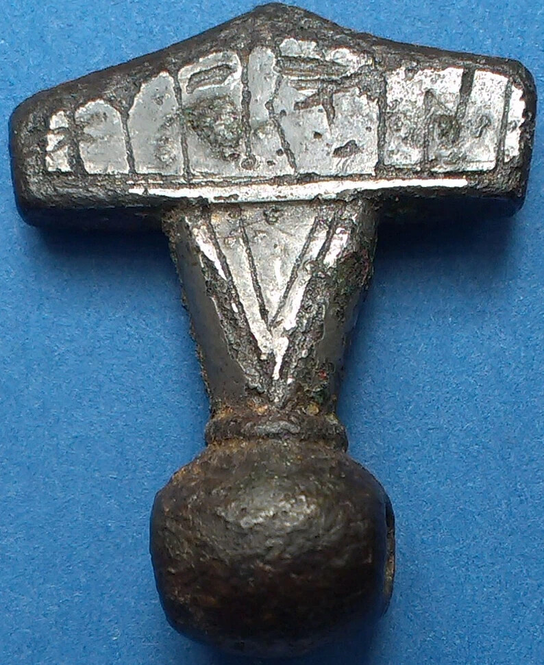 Молот Тора, найденный на о. Лолланн, Дания, 10 в.